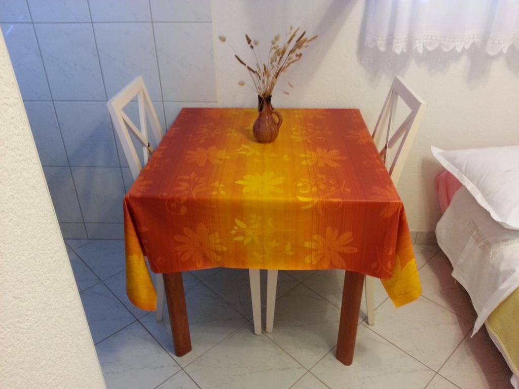 Apartment Marija Трогир Стая снимка